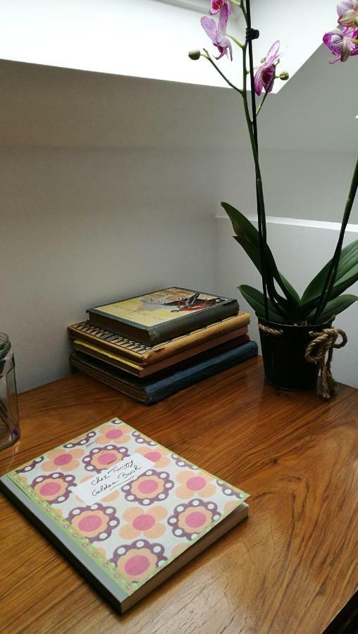 Chez Twiggy - Guesthouse Vintage A Prenois エクステリア 写真